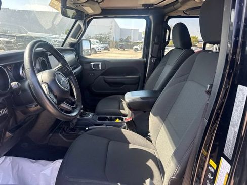 Used 2022 Jeep Gladiator Sport AWD/4WD image 9