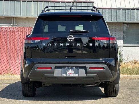 New 2025 Nissan Pathfinder SV image 5