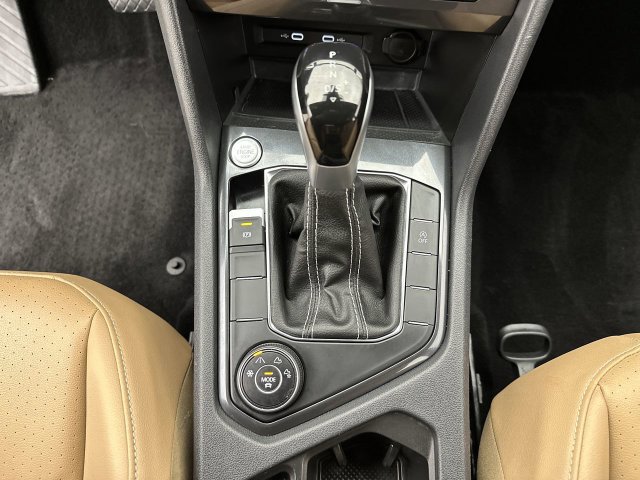 Used 2024 Volkswagen Tiguan SE AWD/4WD image 19