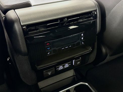 New 2025 Jeep Wagoneer L Series II image 28