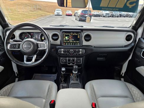 Used 2022 Jeep Wrangler Unlimited Sahara image 19