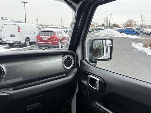 Used 2022 Jeep Wrangler Unlimited Sahara w/ LED Lighting Group image 26