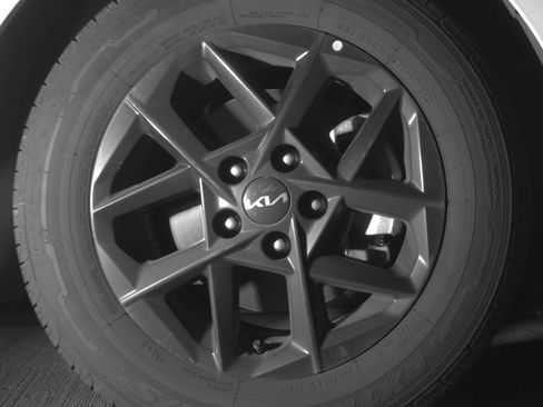 Used 2025 Kia K5 LXS image 13