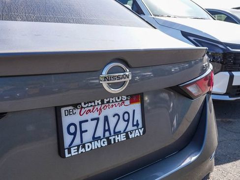 Used 2022 Nissan Sentra SR w/ SR Premium Package FWD image 13