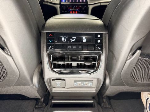 Used 2022 Jeep Grand Cherokee L Limited w/ Luxury Tech Group II AWD/4WD image 13