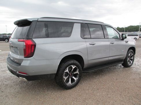 New 2026 GMC Yukon XL AT4 AWD/4WD image 4