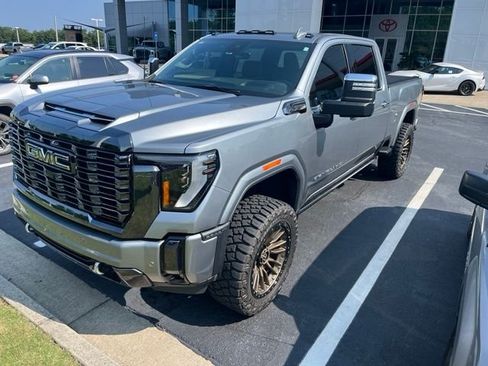 Used 2024 GMC Sierra 2500 Denali Ultimate AWD/4WD image 2