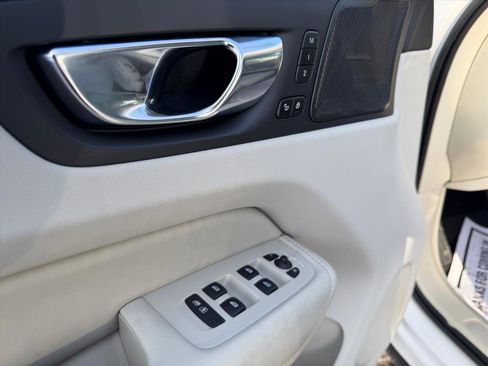 Used 2023 Volvo XC60 T8 Ultimate w/ Climate Package image 5