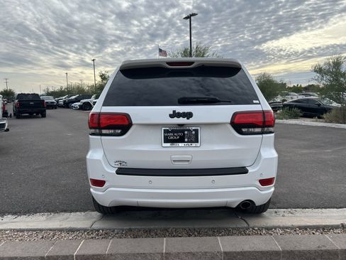Used 2018 Jeep Grand Cherokee Altitude image 4