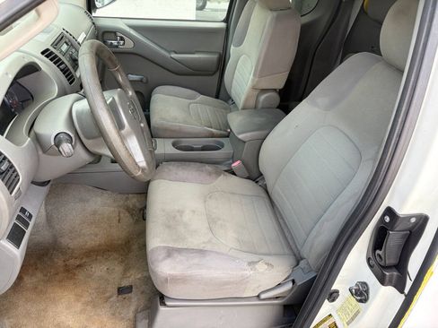Used 2013 Nissan Frontier S RWD image 8
