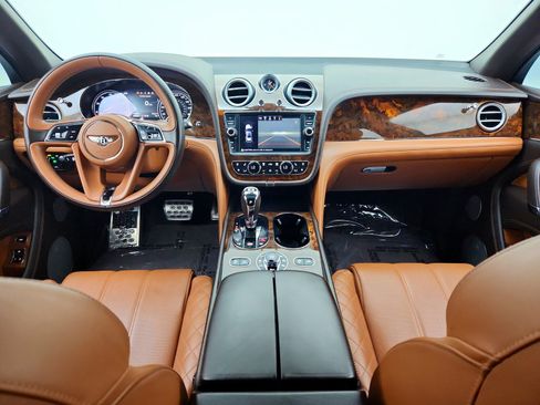 Used 2017 Bentley Bentayga AWD/4WD image 24