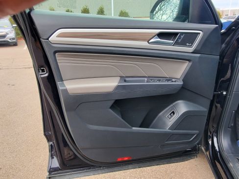 Used 2021 Volkswagen Atlas SEL Premium image 19