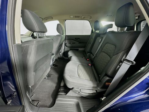 Used 2025 Nissan Pathfinder SV FWD image 27