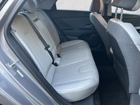 Used 2021 Hyundai Elantra Limited image 22