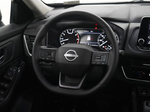 Used 2025 Nissan Rogue SV w/ SV Premium Package AWD/4WD image 12