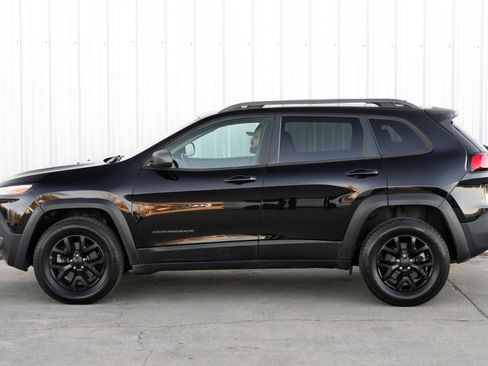 Used 2017 Jeep Cherokee Trailhawk w/ Cold Weather Group image 45