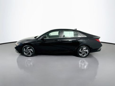 Used 2025 Hyundai Elantra SEL w/ Cargo Package FWD image 5