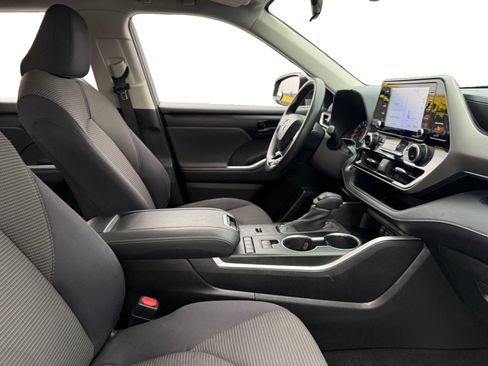 Used 2020 Toyota Highlander L image 14