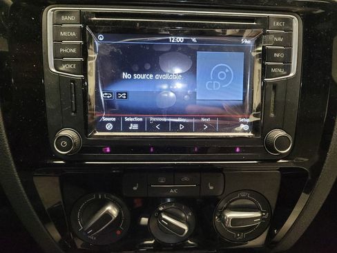 Used 2016 Volkswagen Jetta Sport image 23