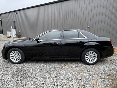 Used 2014 Chrysler 300 RWD image 10