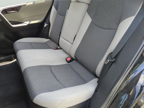 Used 2022 Toyota RAV4 XLE AWD/4WD image 22