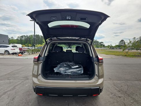 Used 2025 Nissan Rogue SV image 13