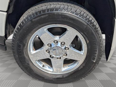 Used 2013 GMC Sierra 2500 Denali w/ Suspension Package, Off-Road AWD/4WD image 12