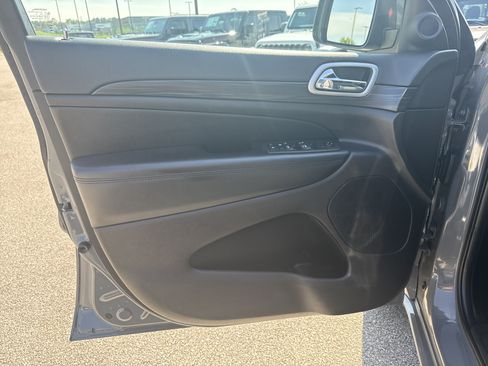 Used 2021 Jeep Grand Cherokee Laredo X AWD/4WD image 11