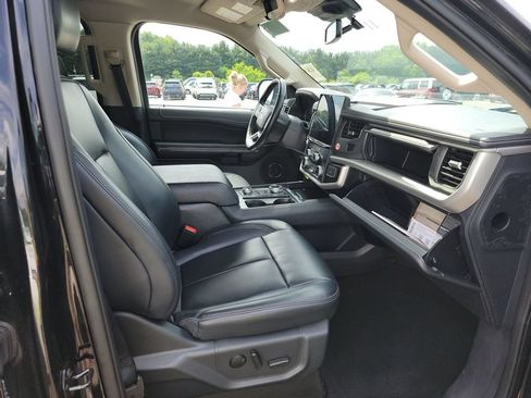 Used 2024 Ford Expedition XLT AWD/4WD image 5