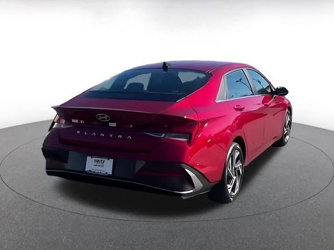 Used 2025 Hyundai Elantra SEL image 11