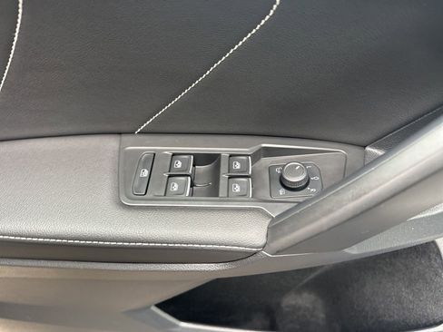 Certified 2022 Volkswagen Tiguan SEL R-Line image 11