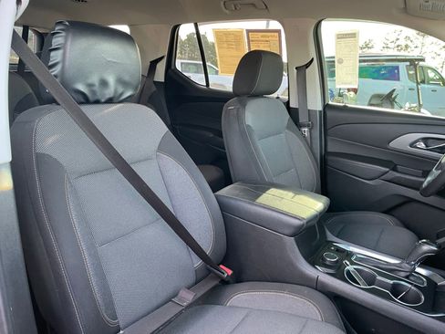 Used 2020 Chevrolet Traverse LT image 28