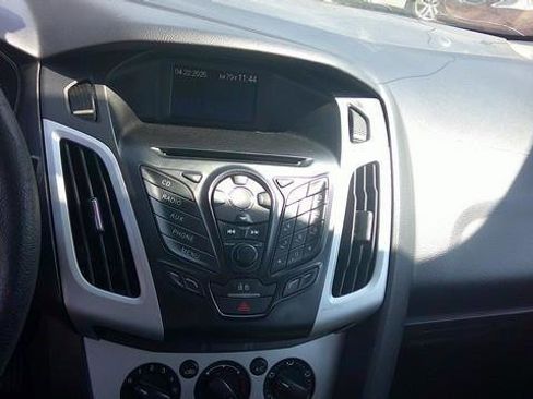 Used 2013 Ford Focus SE w/ SE Winter Pkg image 7