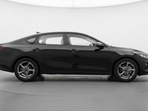 Used 2025 Kia K4 LXS image 11