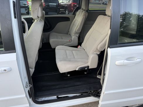 Used 2017 Dodge Grand Caravan SE w/ Power Window Group FWD image 16