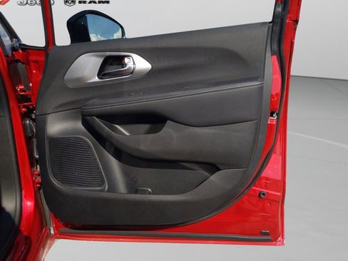 New 2026 Chrysler Pacifica Limited w/ S Appearance Package image 32