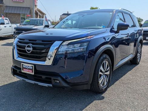 Certified 2023 Nissan Pathfinder SL FWD image 8
