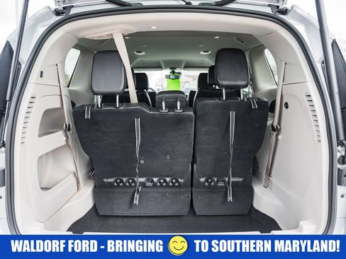 Used 2024 Chrysler Pacifica Touring-L image 9