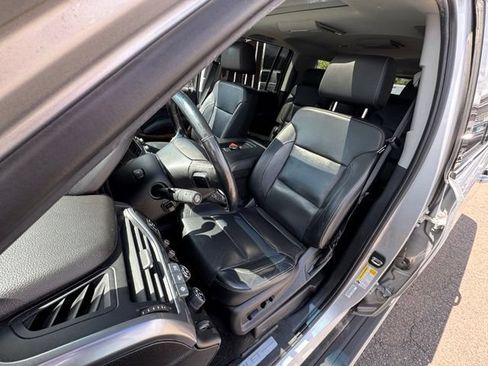 Used 2019 Chevrolet Suburban Premier AWD/4WD image 9