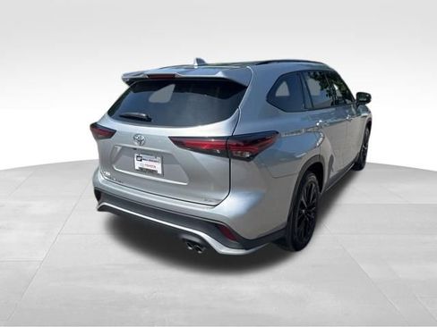 Used 2024 Toyota Highlander XSE FWD image 5