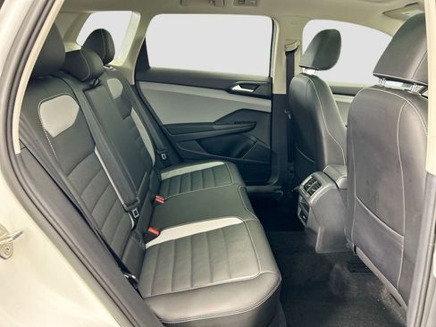 Used 2022 Volkswagen Taos SEL image 21