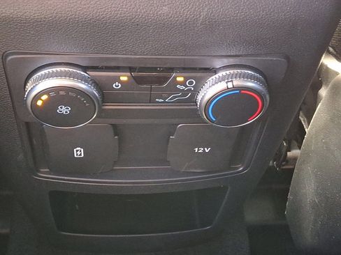 Used 2021 Ford Explorer XLT image 12