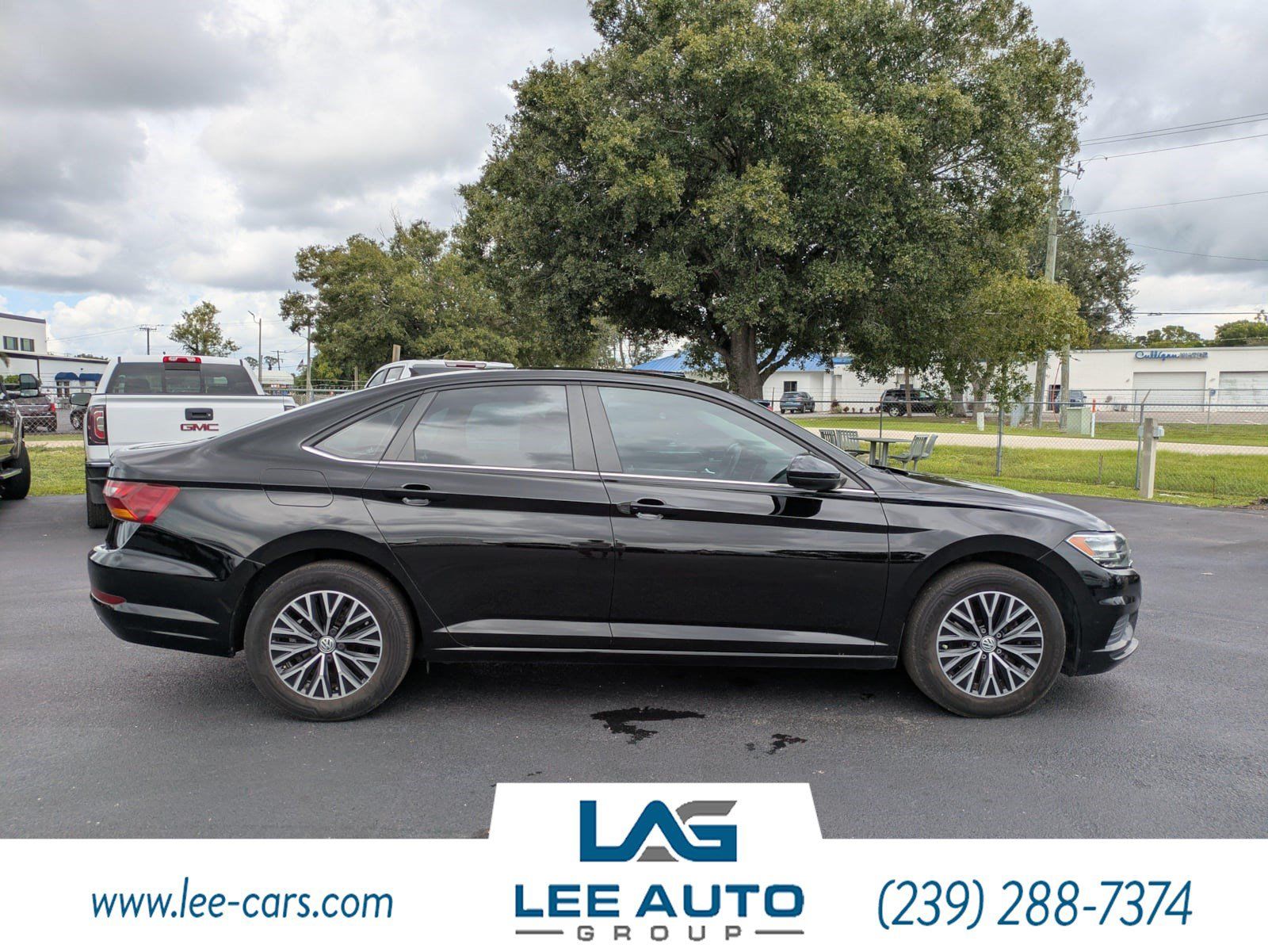 Used 2019 Volkswagen Jetta SE FWD image 2