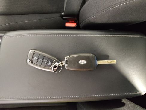 Used 2023 Hyundai Sonata SE w/ Preferred Accessory Package FWD image 32
