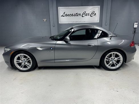 Used 2010 BMW Z4 sDrive30i image 9