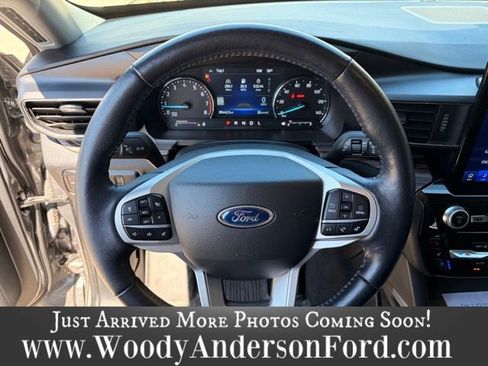 Used 2023 Ford Explorer Limited w/ Limited Technology Package image 14