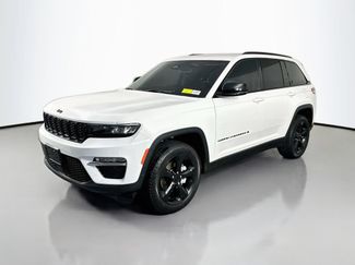 Used 2023 Jeep Grand Cherokee Limited w/ Black Appearance Package AWD/4WD video 3