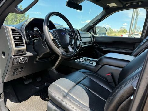 Used 2019 Ford Expedition XLT w/ Equipment Group 202A AWD/4WD image 11
