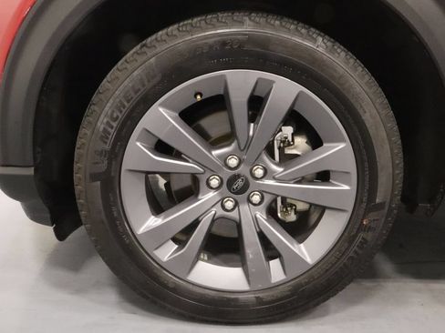 Used 2023 Ford Explorer XLT w/ Equipment Group 202A AWD/4WD image 24