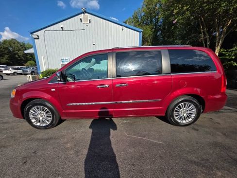 Used 2014 Chrysler Town & Country Touring-L FWD image 8